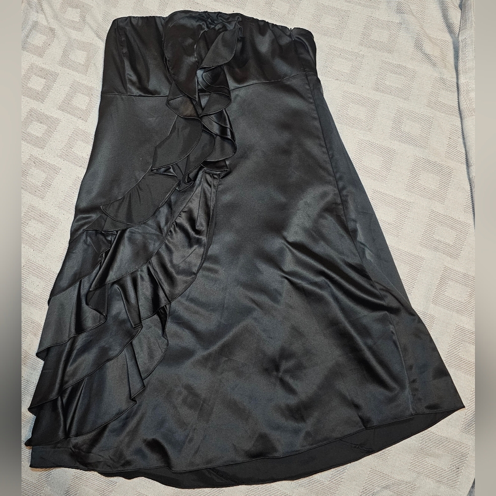 The LIMITED EVENT BLACK STRAPLESS RUFFLED TUBE DRESS sz 14